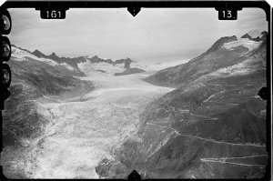 Halving of Swiss glaciers volume since 1931