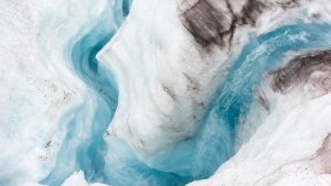 A novel view on the key factors controlling the long term response of the Greenland Ice-Sheet flow to surface melt water