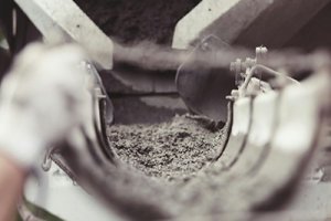 When water dances in cement : nanoscopic choreography